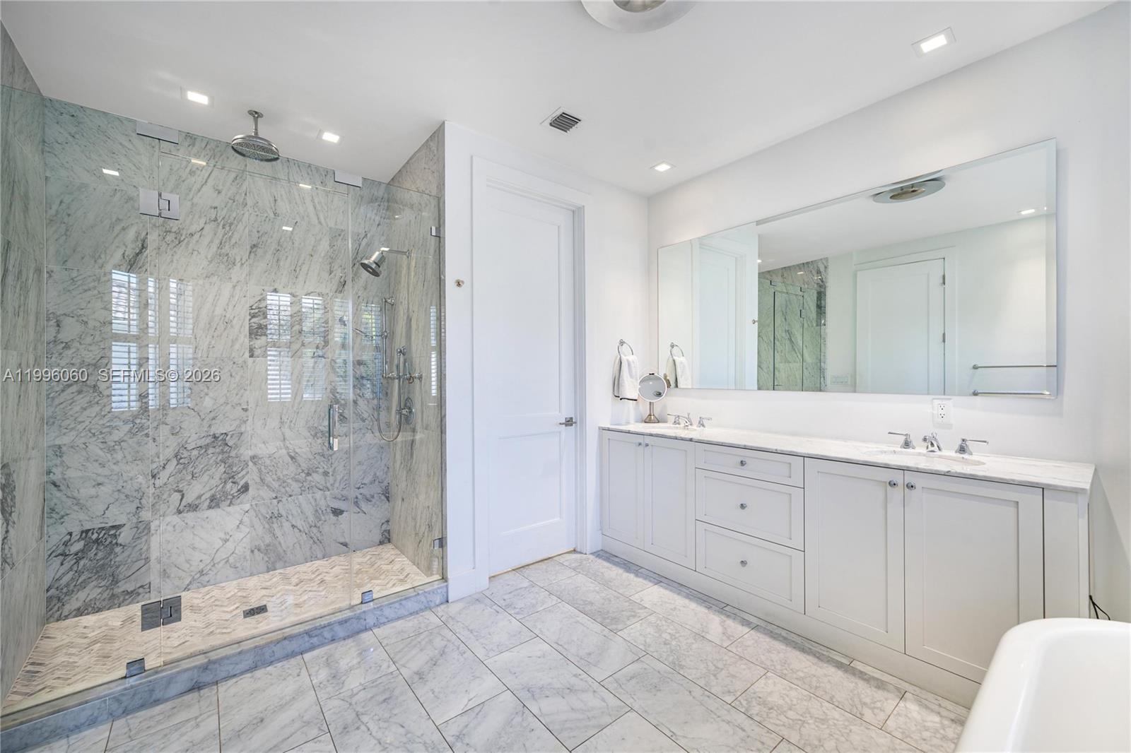 AVENTURA ESTATES - Residential