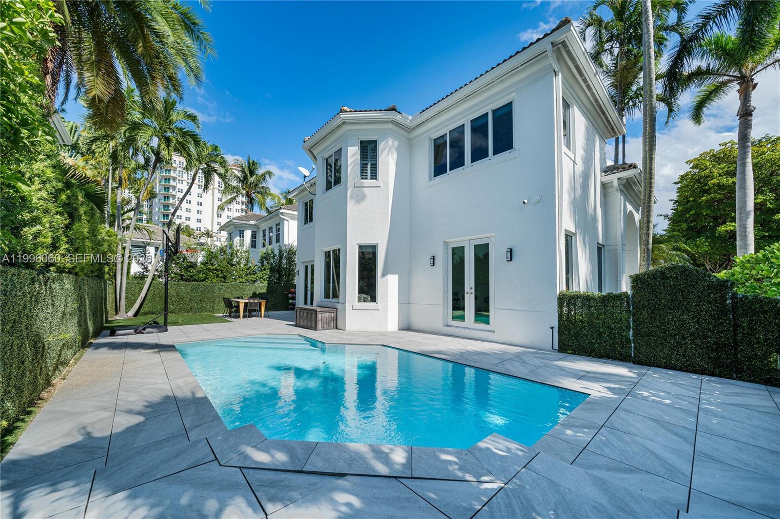 AVENTURA ESTATES - Residential