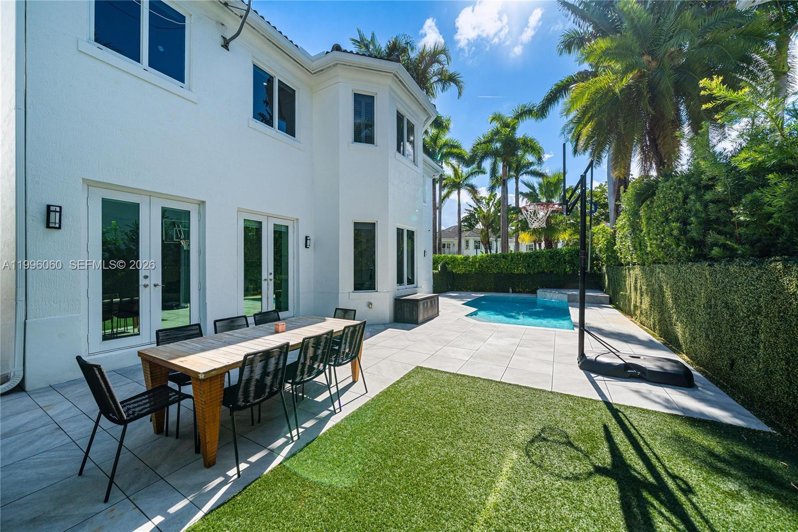 AVENTURA ESTATES - Residential