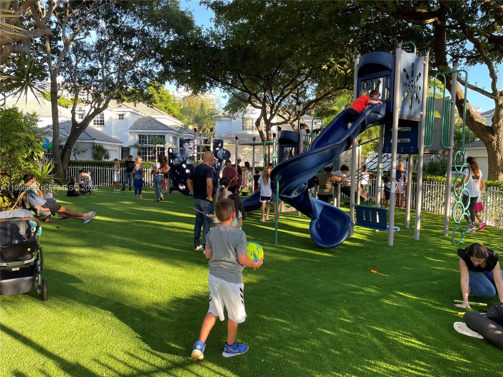 AVENTURA ESTATES - Residential