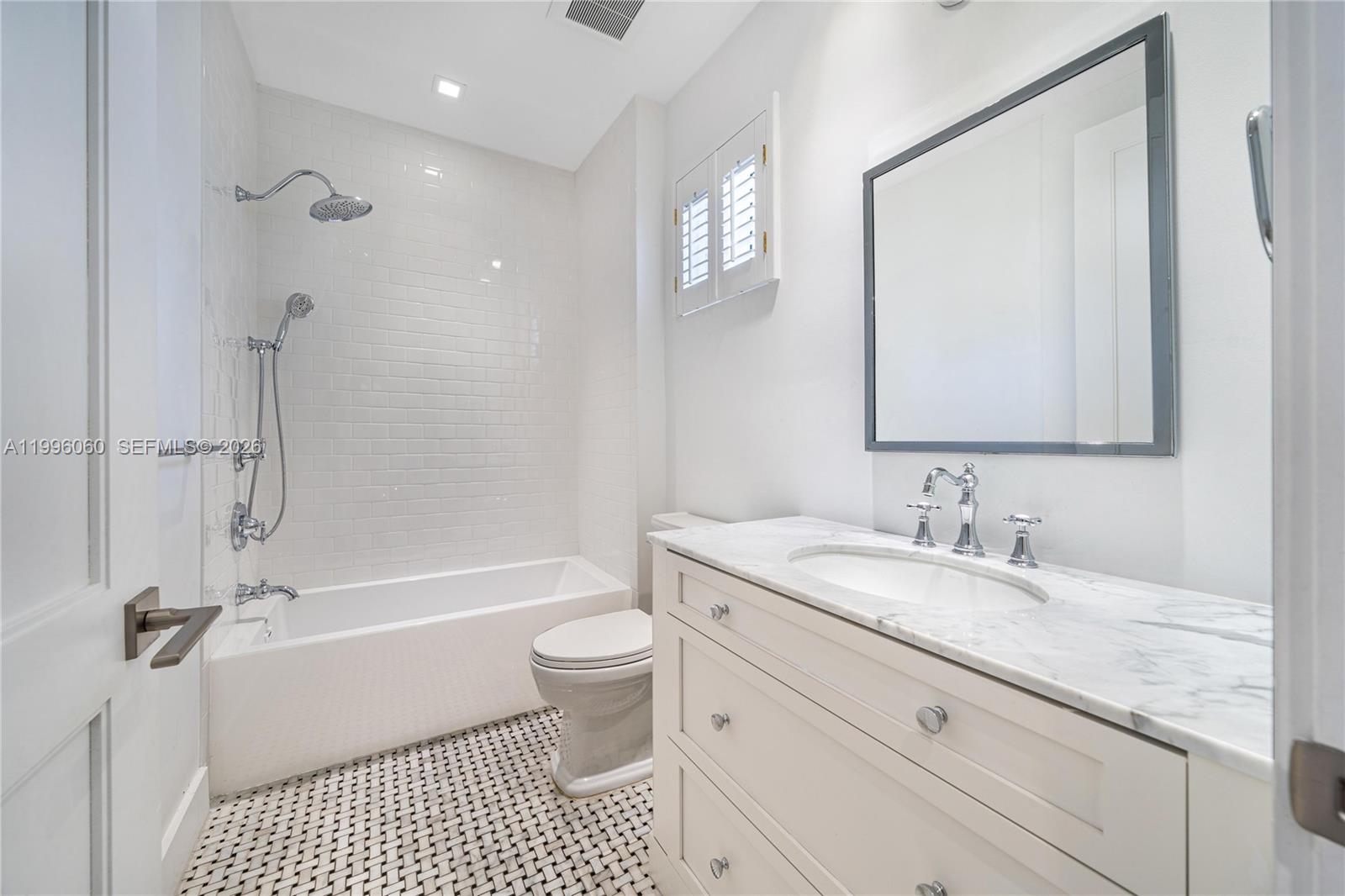 AVENTURA ESTATES - Residential