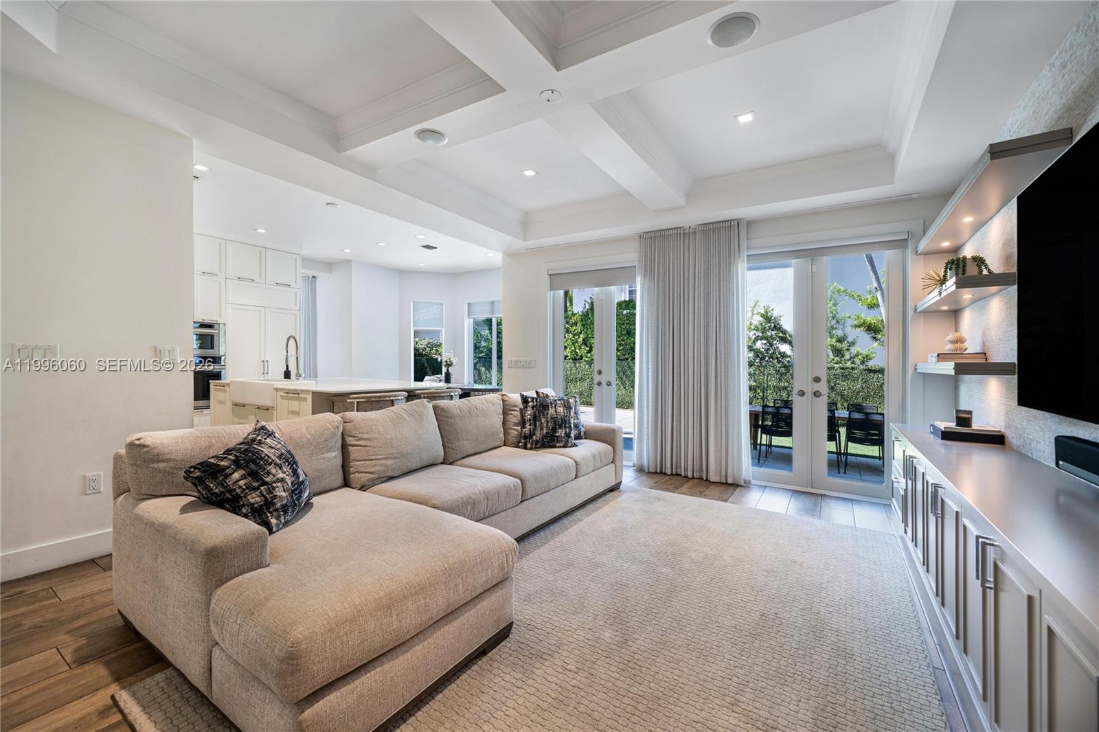 AVENTURA ESTATES - Residential