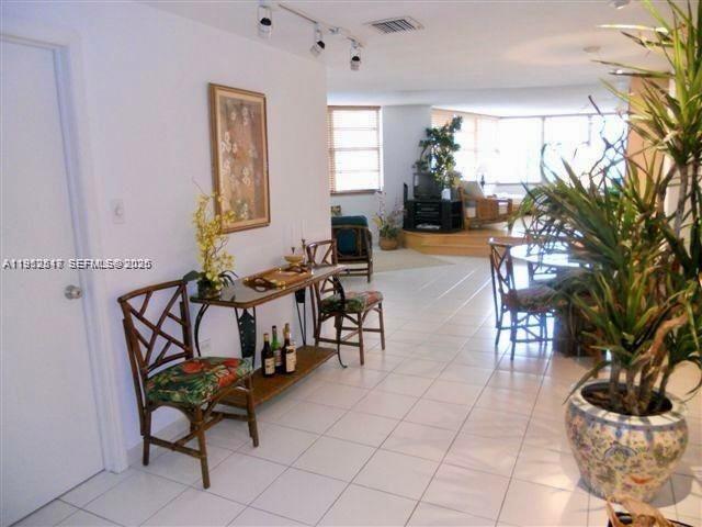 905 Brickell Bay Dr 931