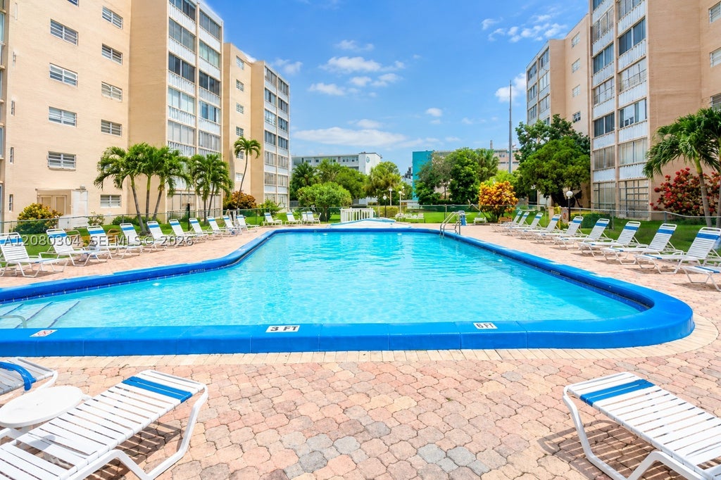 Photo of 301 NE 14th Ave #507, Hallandale Beach, FL 33009 (MLS # A12080304)