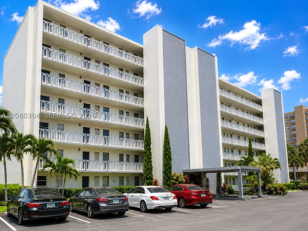 Photo of 301 NE 14th Ave #507, Hallandale Beach, FL 33009 (MLS # A12080304)