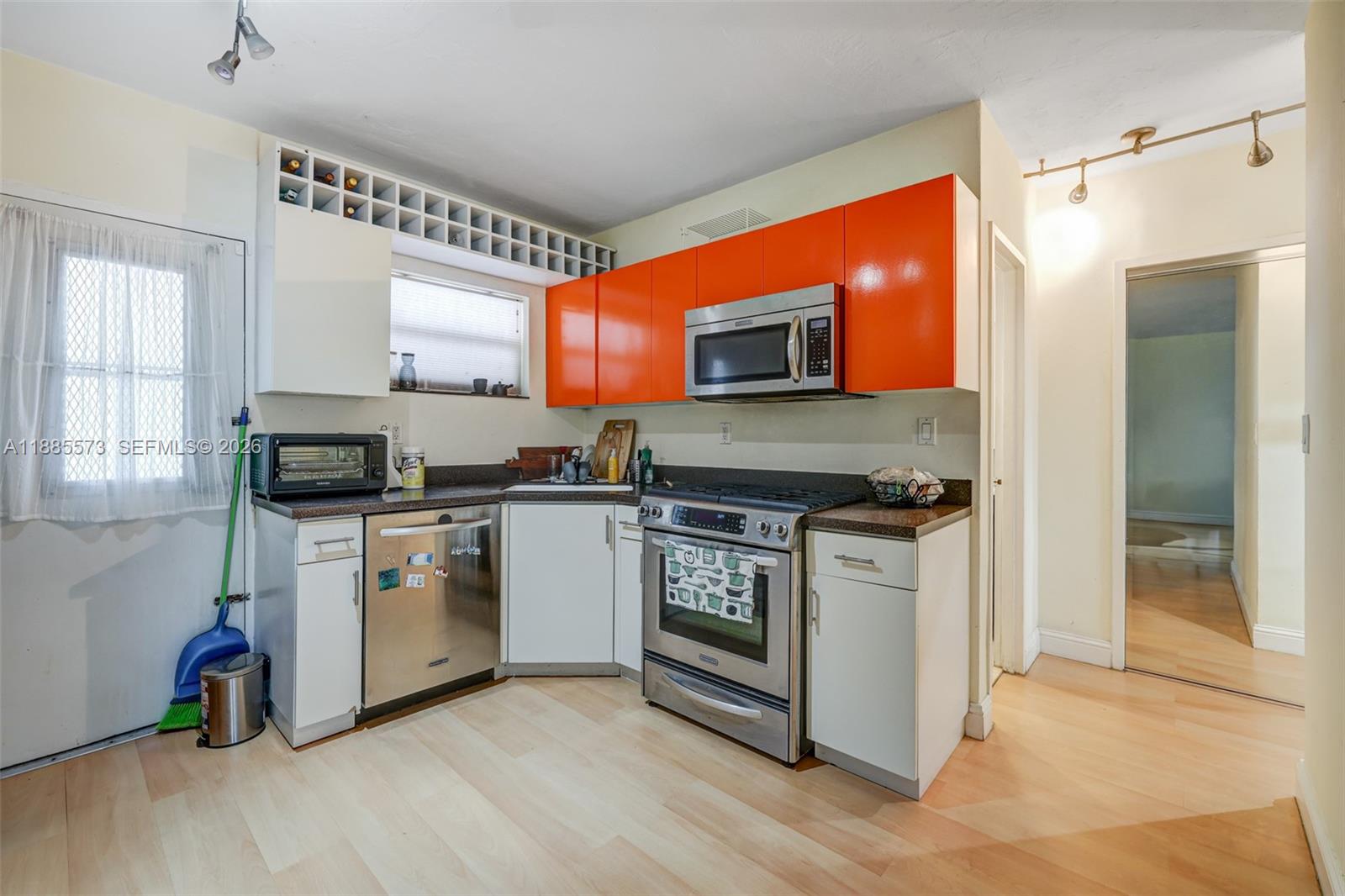 LINCOLN TOWERS CONDO - Residential