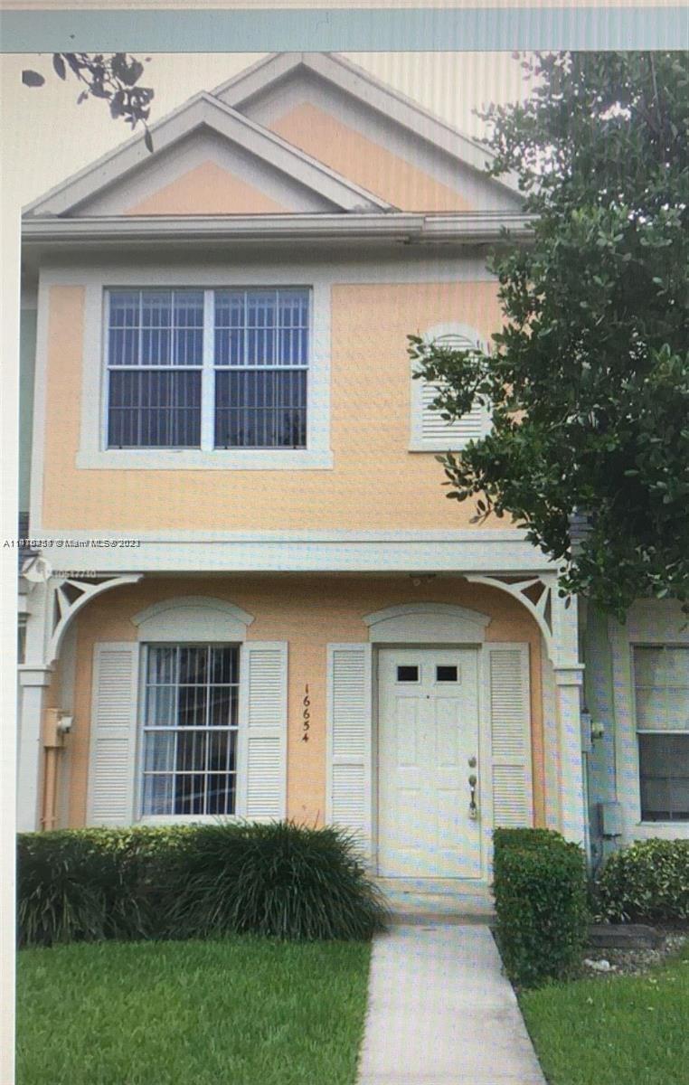 FULLY FURNISHED INCLUDING LINGERIE AND KITCHEN UTENSILS, TOWNHOME IN COCONUTS, TILES
THROUGHOUT THE FIRST FLOOR, CARPET FROM THE STAIRS TO THE 2ND FLOOR, EQUIPPED KITCHEN, CABINETS,
APARTMENT TO THE LIVING ROOM. GREAT OPPORTUNITY!!!!