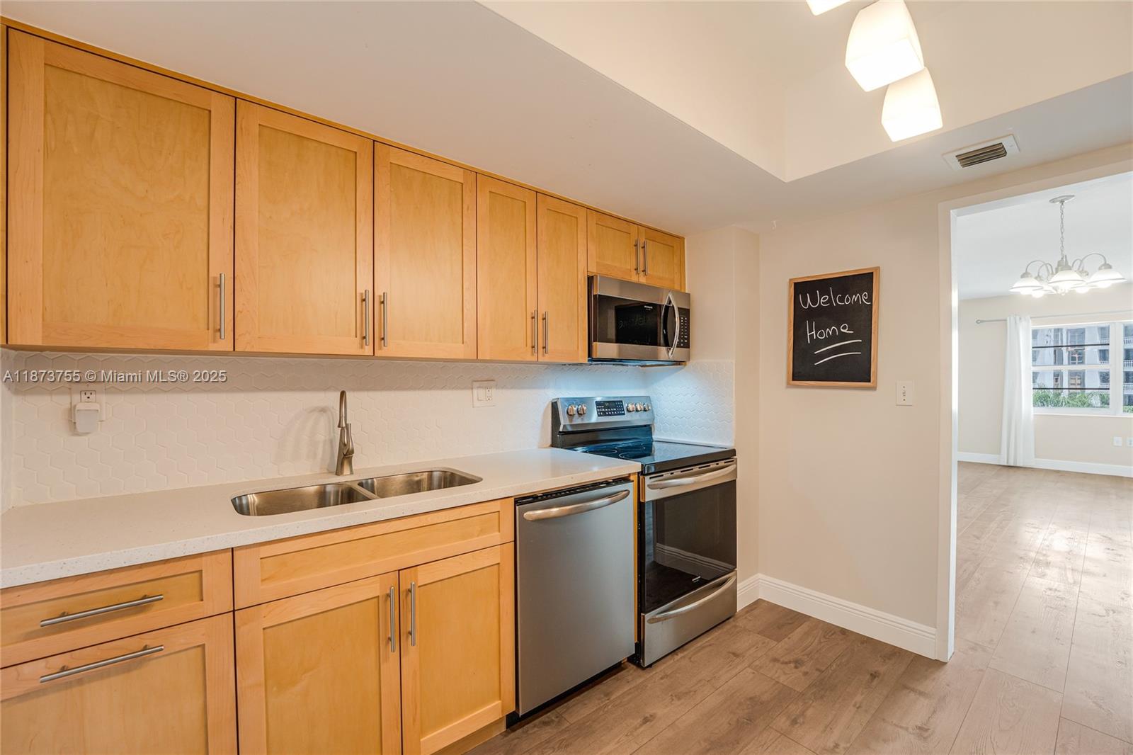 THE SHORES CONDO - Residential