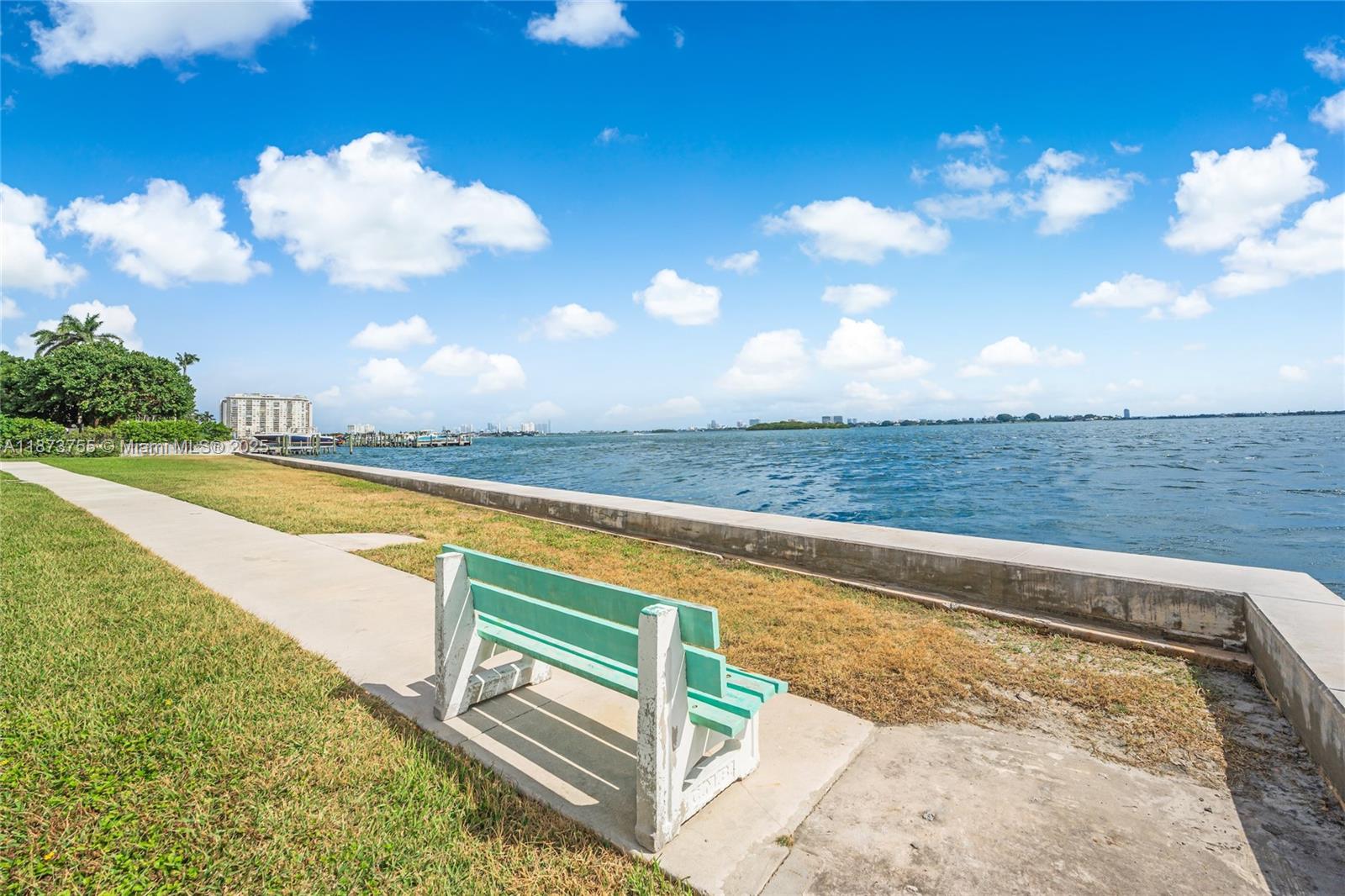 THE SHORES CONDO - Residential