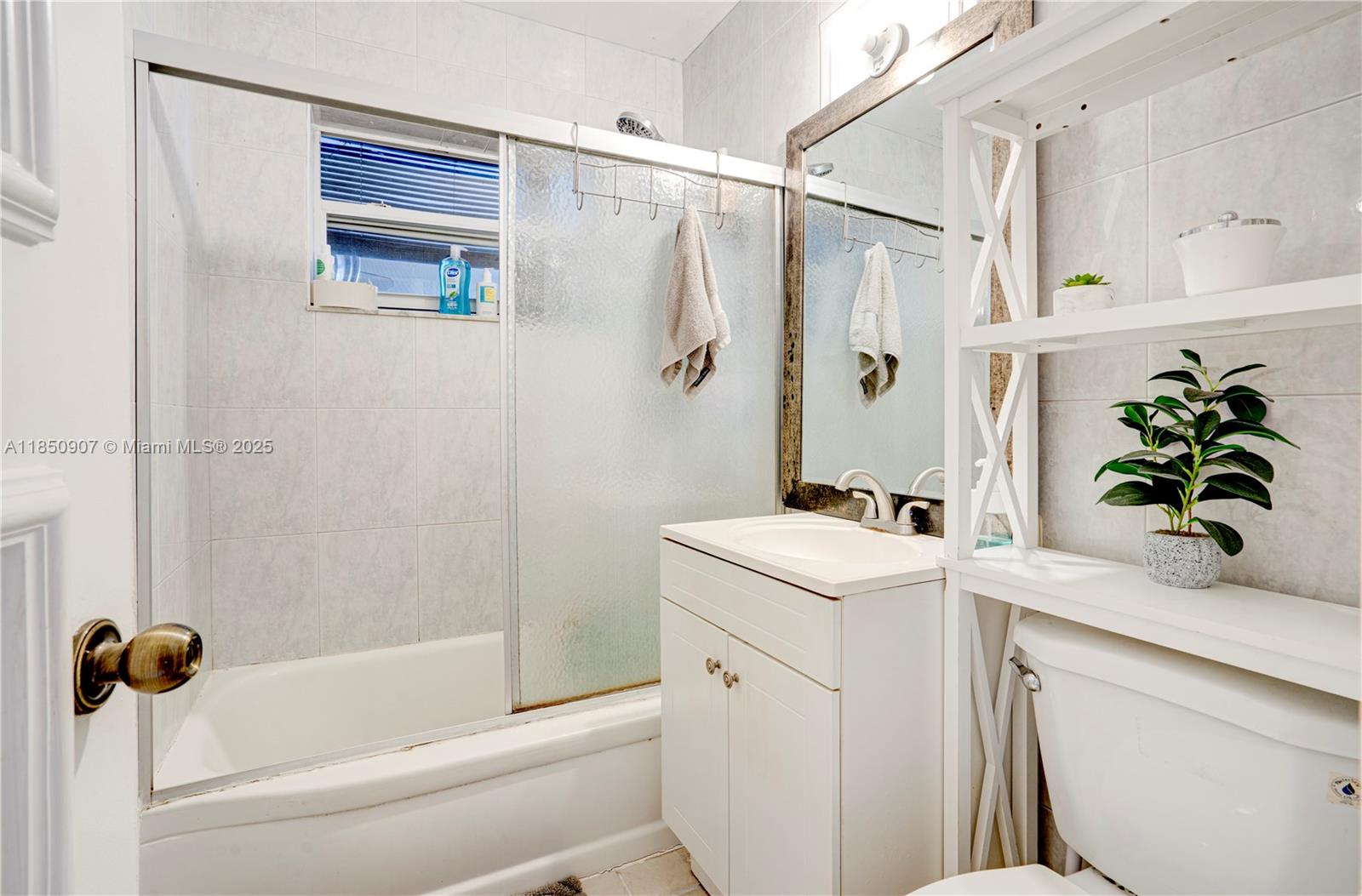 HOLLYWOOD PARK - Residential