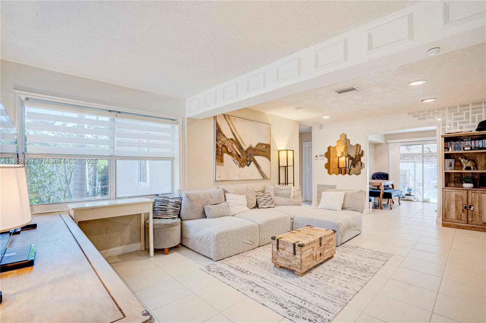 HOLLYWOOD PARK - Residential