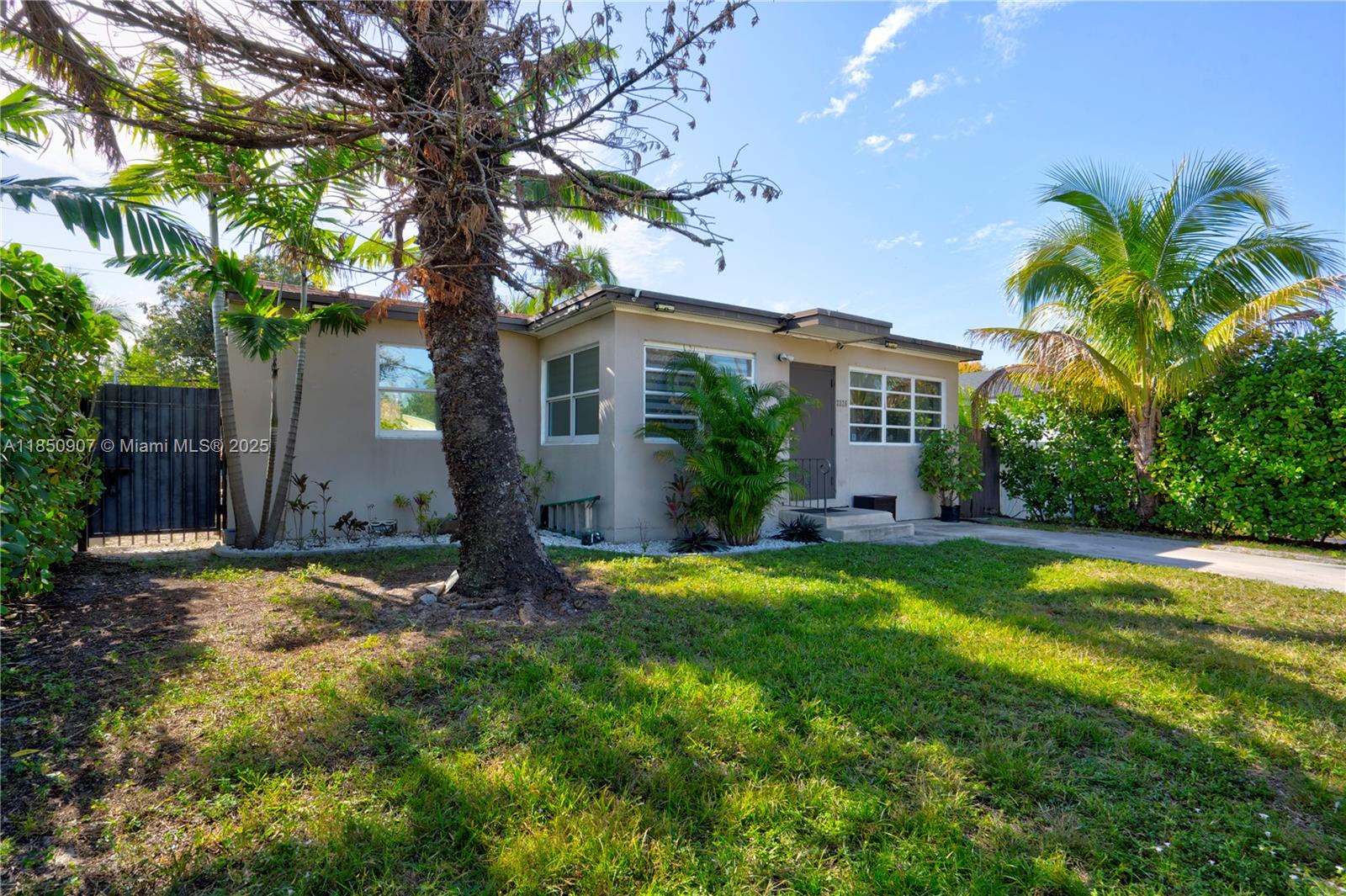 HOLLYWOOD PARK - Residential