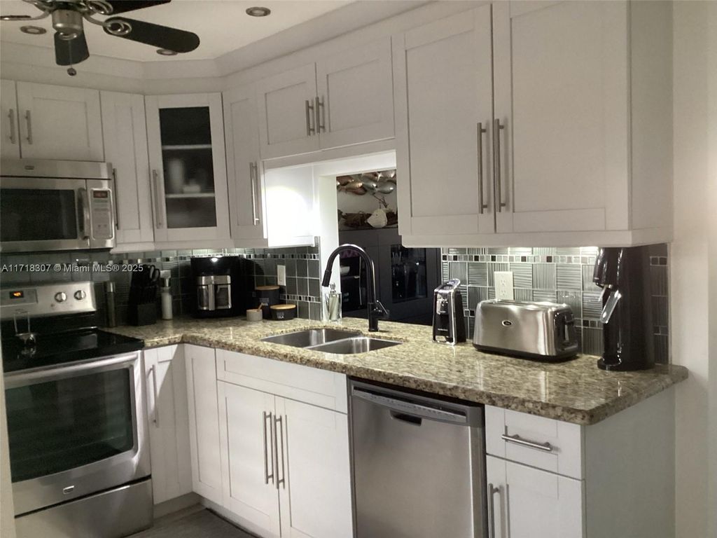 Photo of 1025 SE 2nd Ave #404, Dania Beach, FL 33004 (MLS # A11718307)