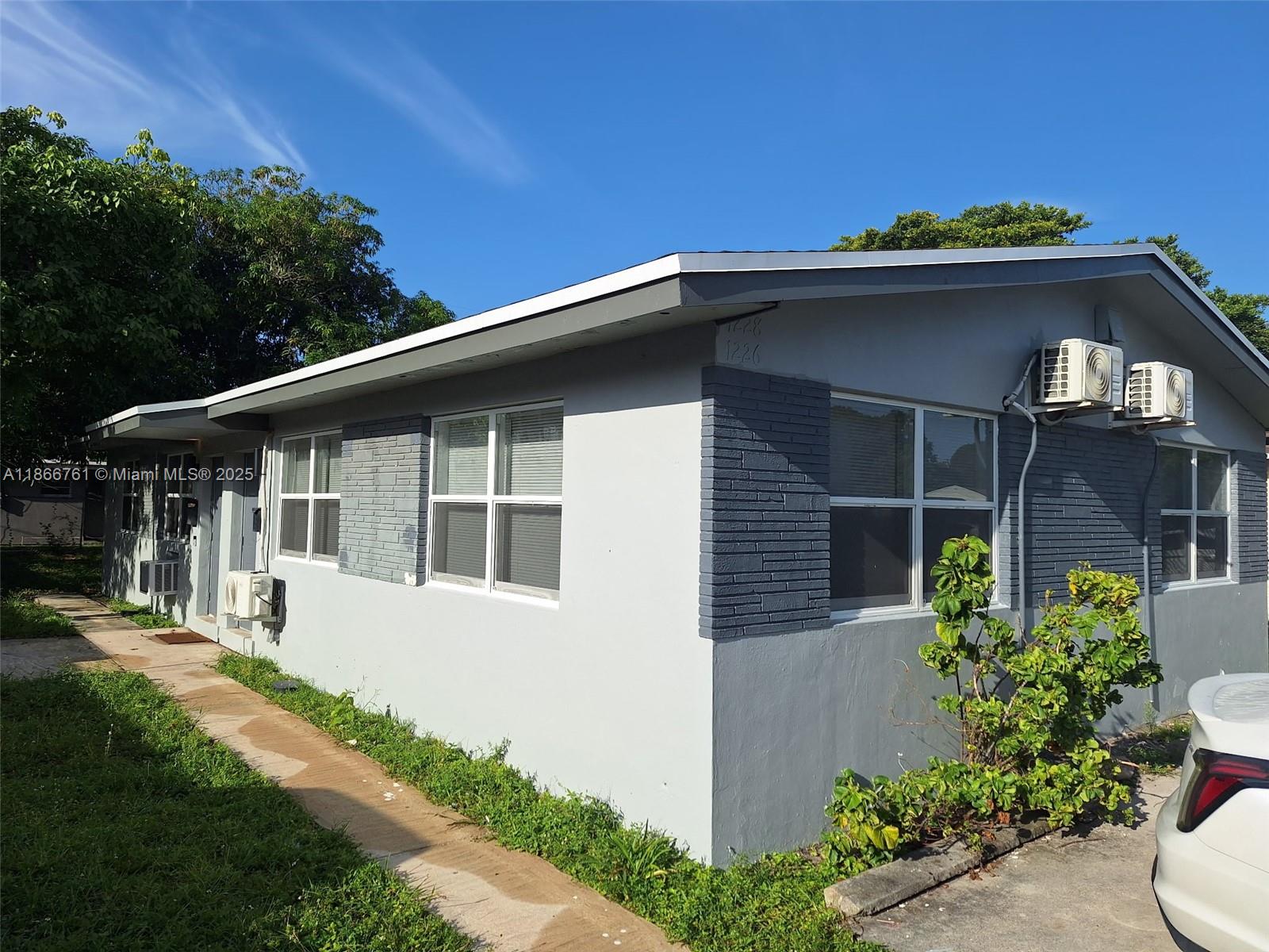 Nicely updated Duplex. Modern kitchen and bathroom. Conveniently located with nearby shopping centers and local restaurants. Spacious backyard is completely fenced in. Accepting Section 8 Vouchers.
Call listing agent to arrange showings.