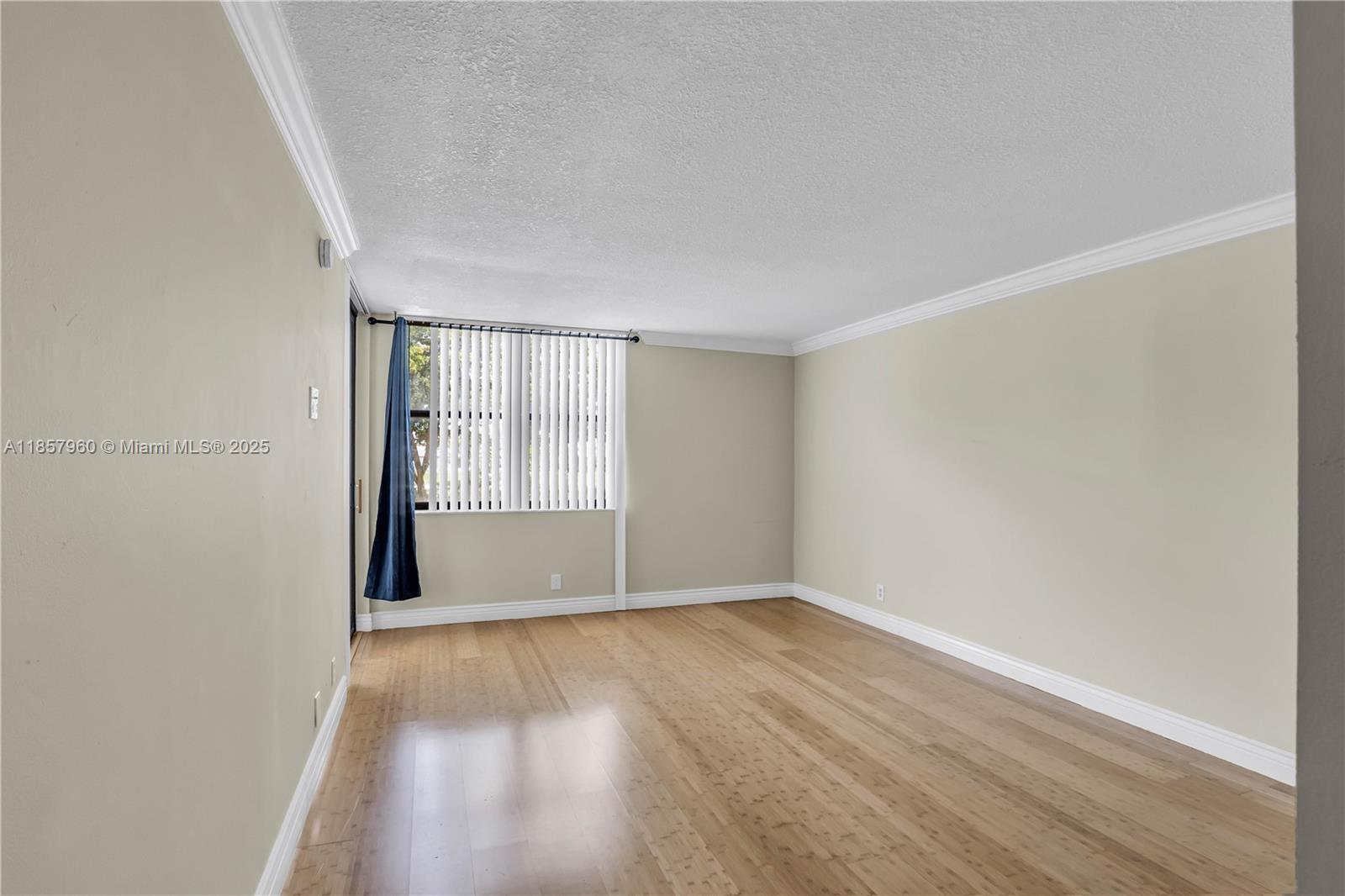 LAKE EMERALD CONDOMINIUM - Residential Lease