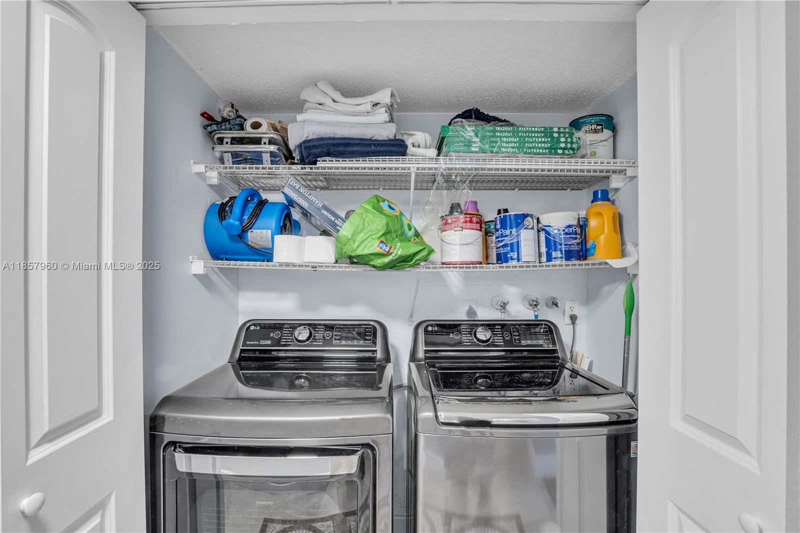 LAKE EMERALD CONDOMINIUM - Residential Lease