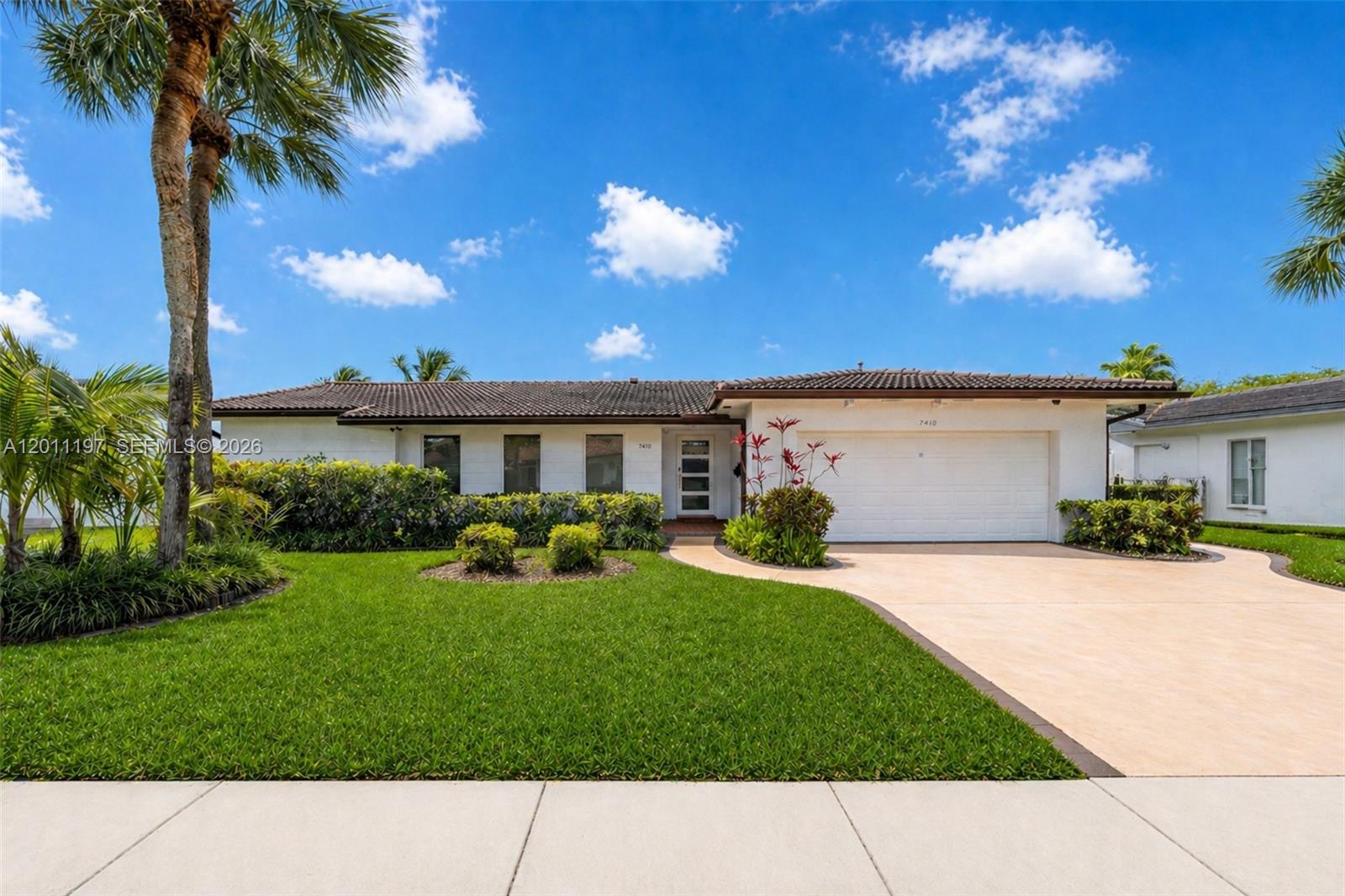 MIAMI LAKES LOCH NESS SEC - Residential
