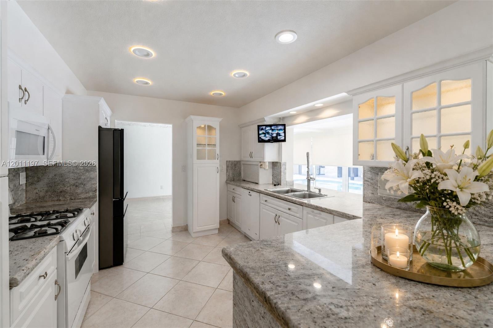 MIAMI LAKES LOCH NESS SEC - Residential