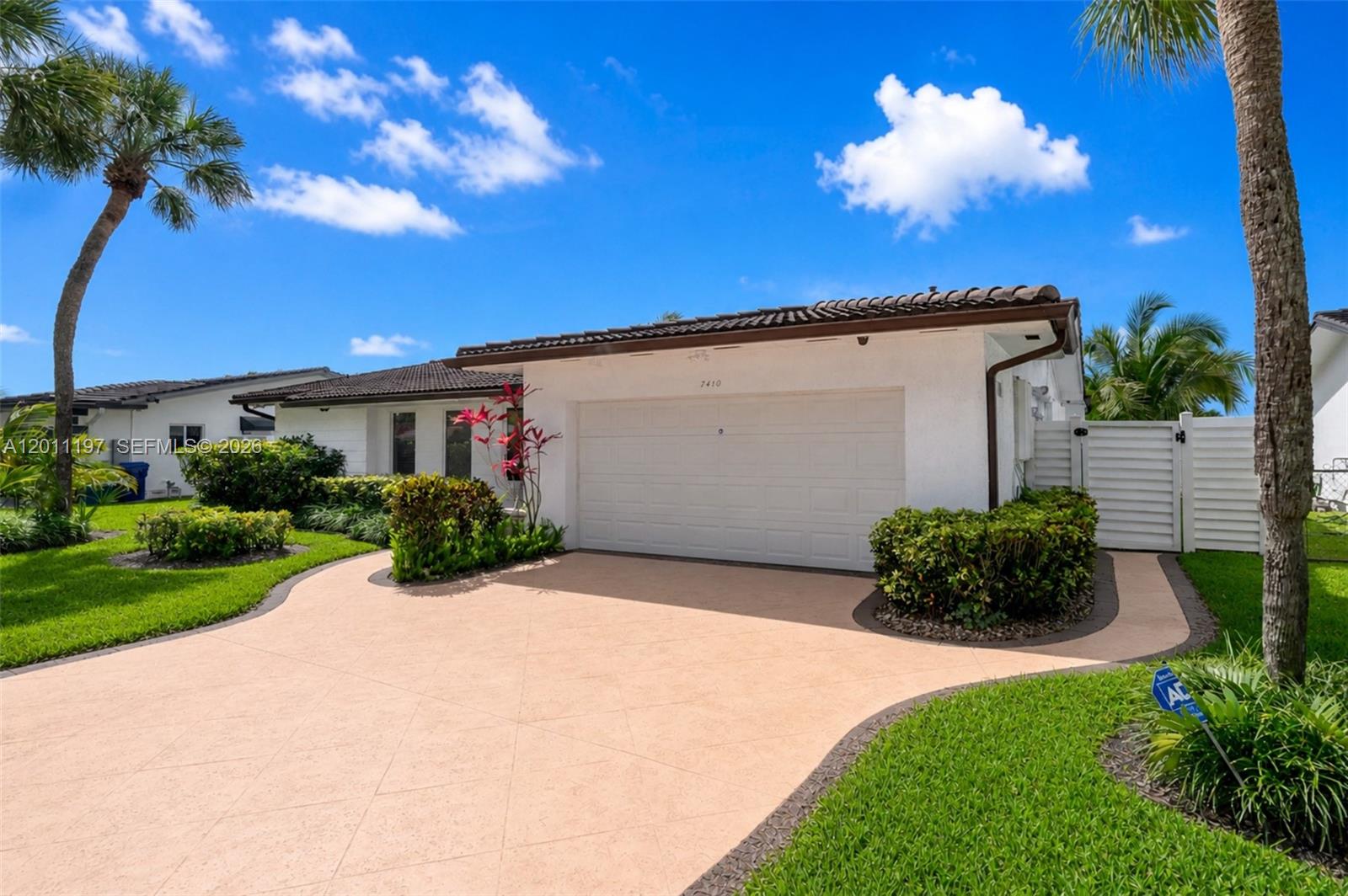 MIAMI LAKES LOCH NESS SEC - Residential