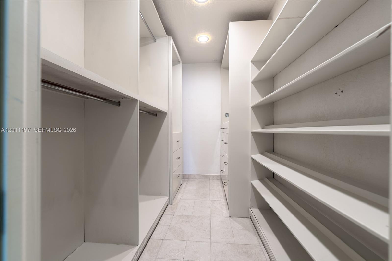 MIAMI LAKES LOCH NESS SEC - Residential