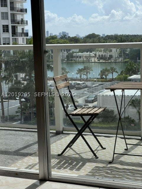 5701 Collins Ave 511