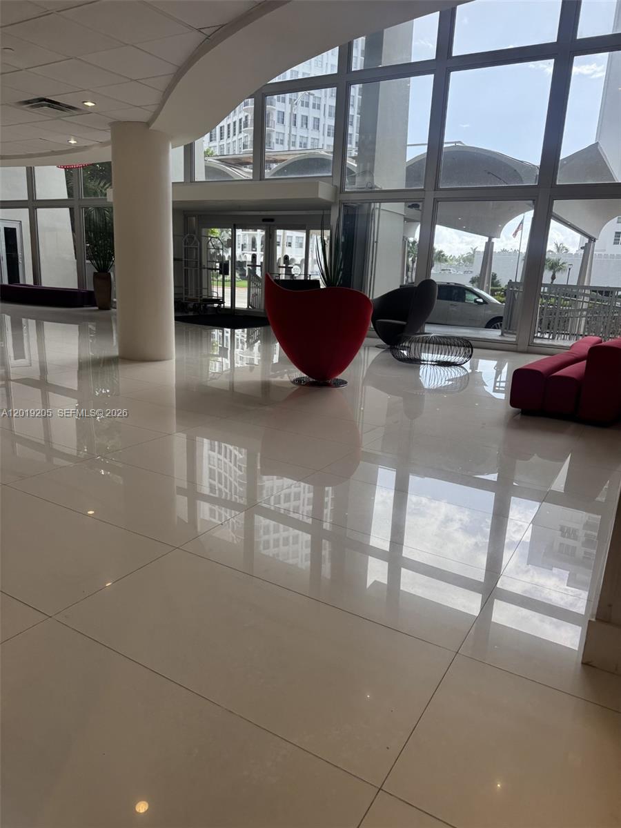 5701 Collins Ave 511