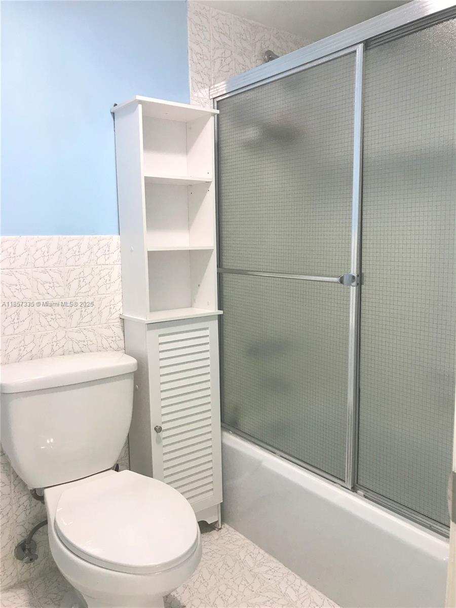 IMPERIAL TOWERS APTS COND - Residential Lease
