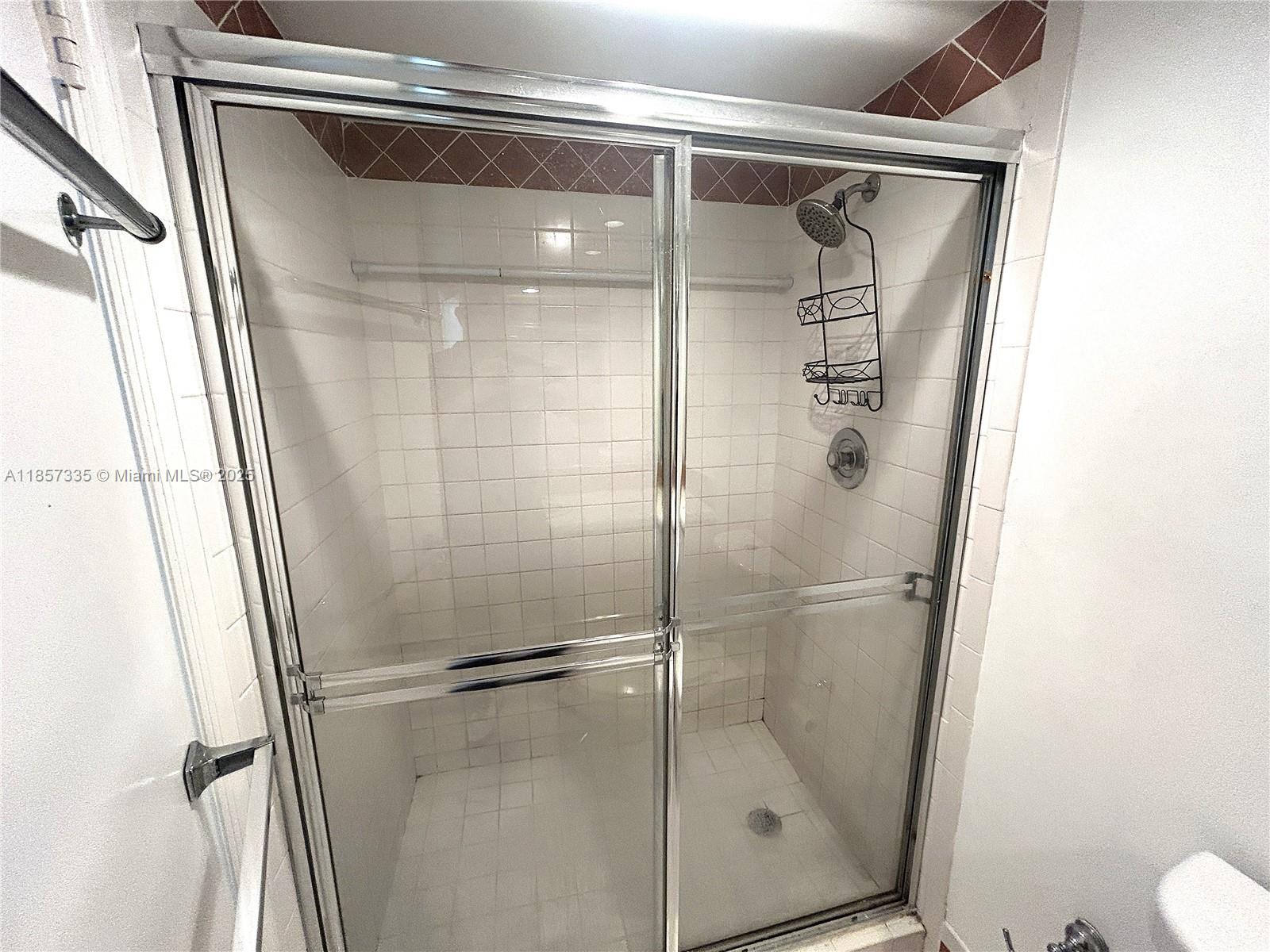 IMPERIAL TOWERS APTS COND - Residential Lease