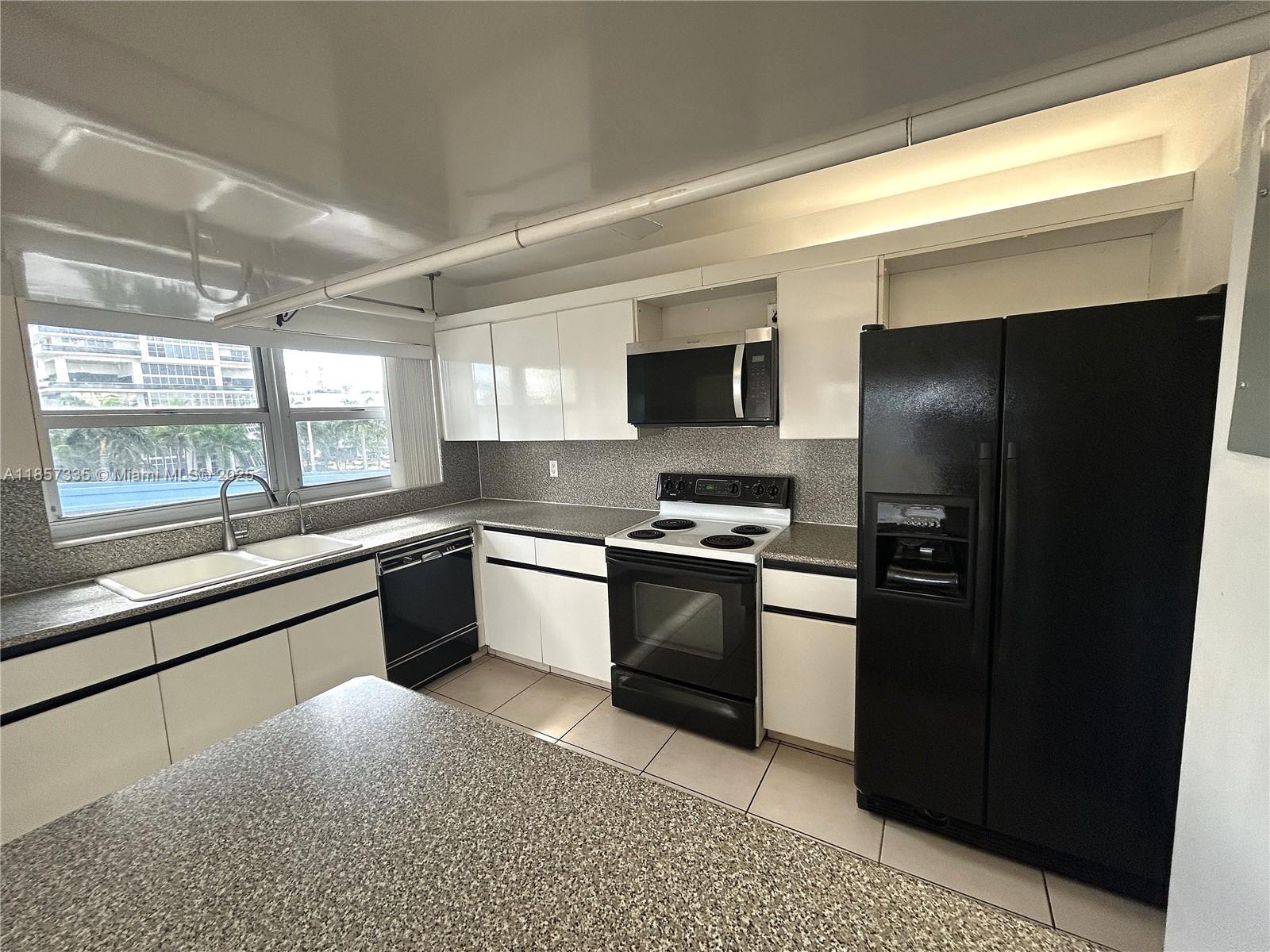IMPERIAL TOWERS APTS COND - Residential Lease