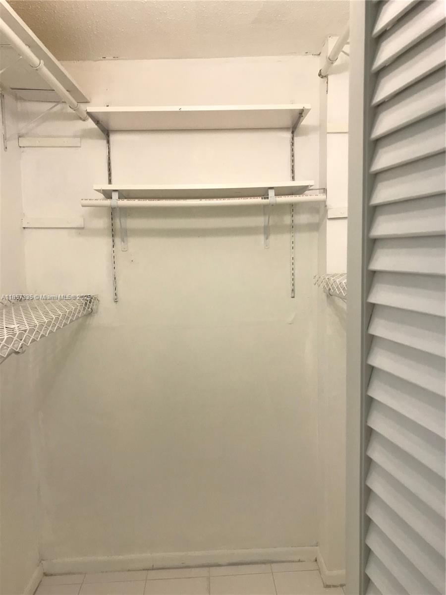IMPERIAL TOWERS APTS COND - Residential Lease