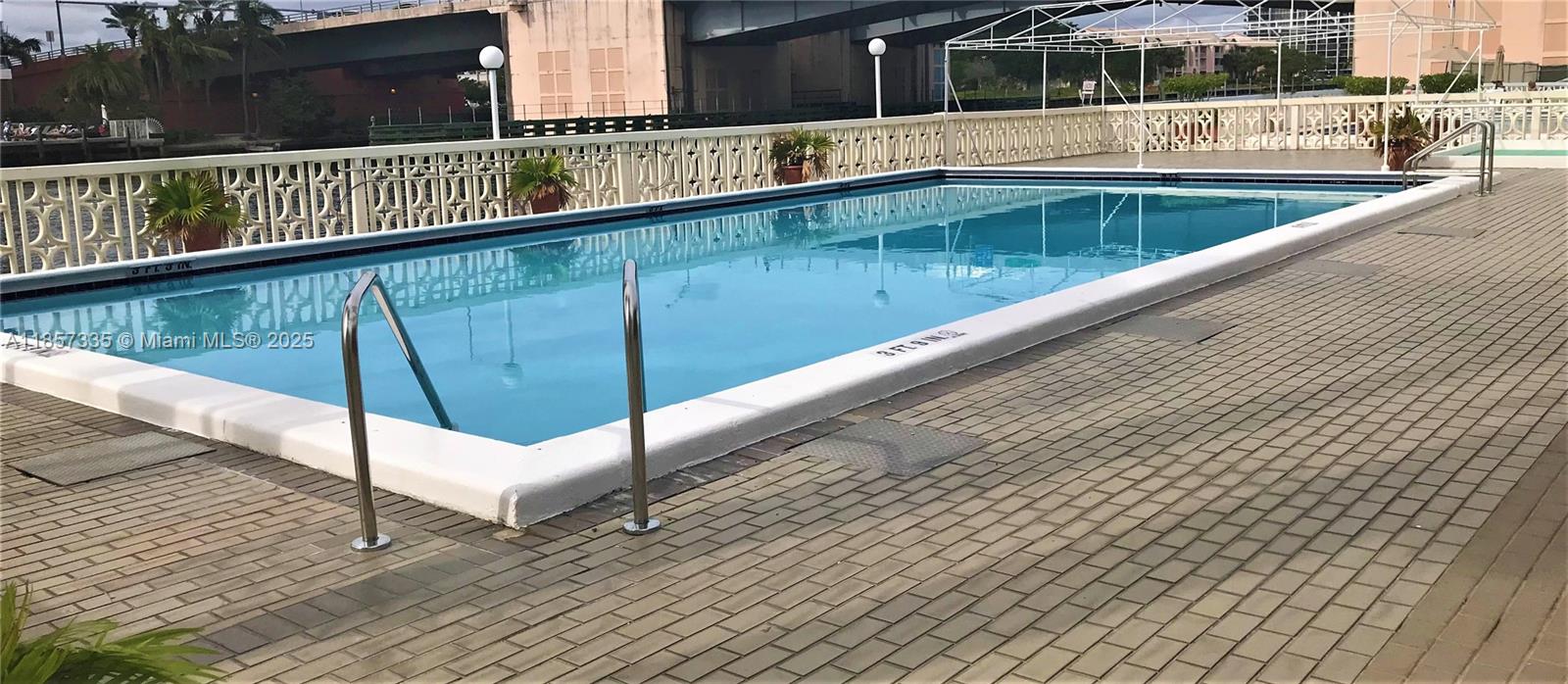 IMPERIAL TOWERS APTS COND - Residential Lease