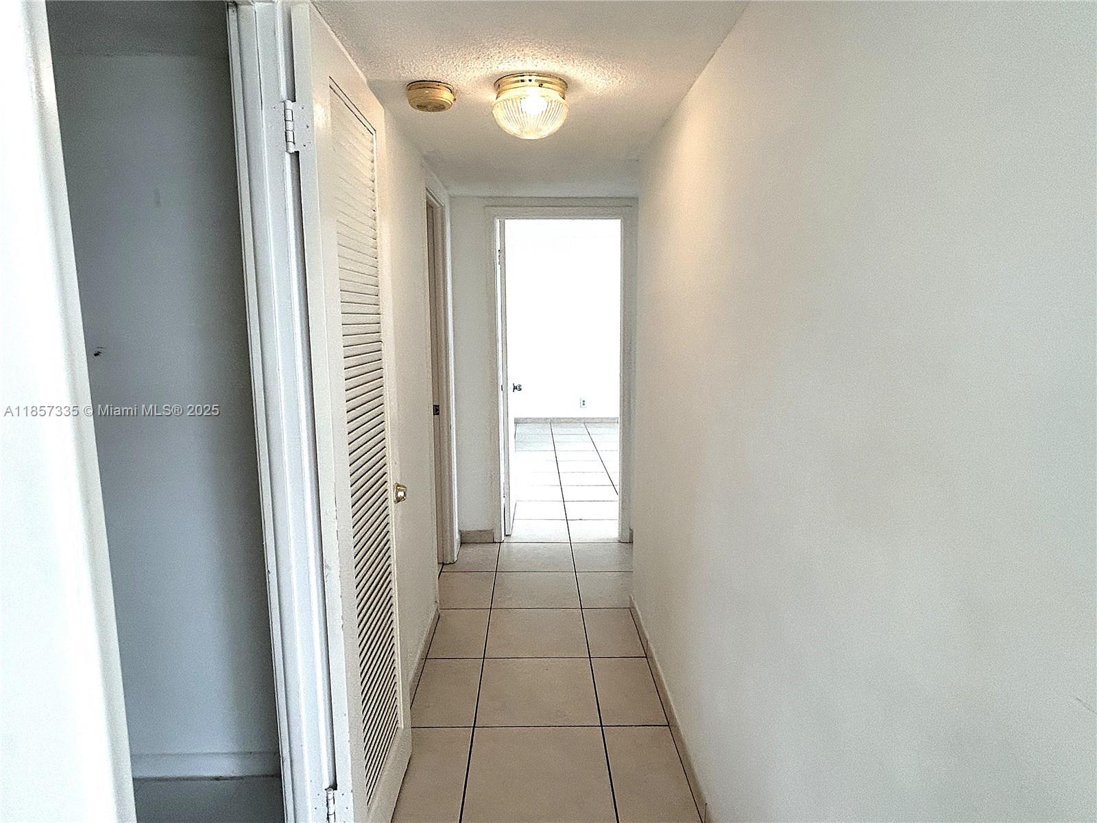 IMPERIAL TOWERS APTS COND - Residential Lease