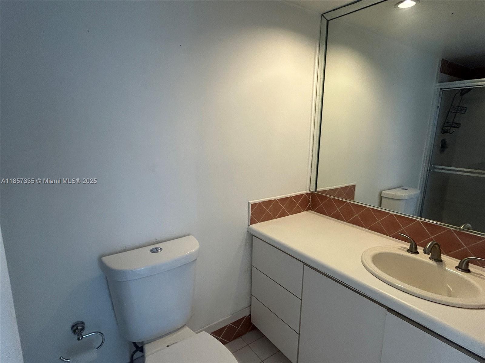 IMPERIAL TOWERS APTS COND - Residential Lease