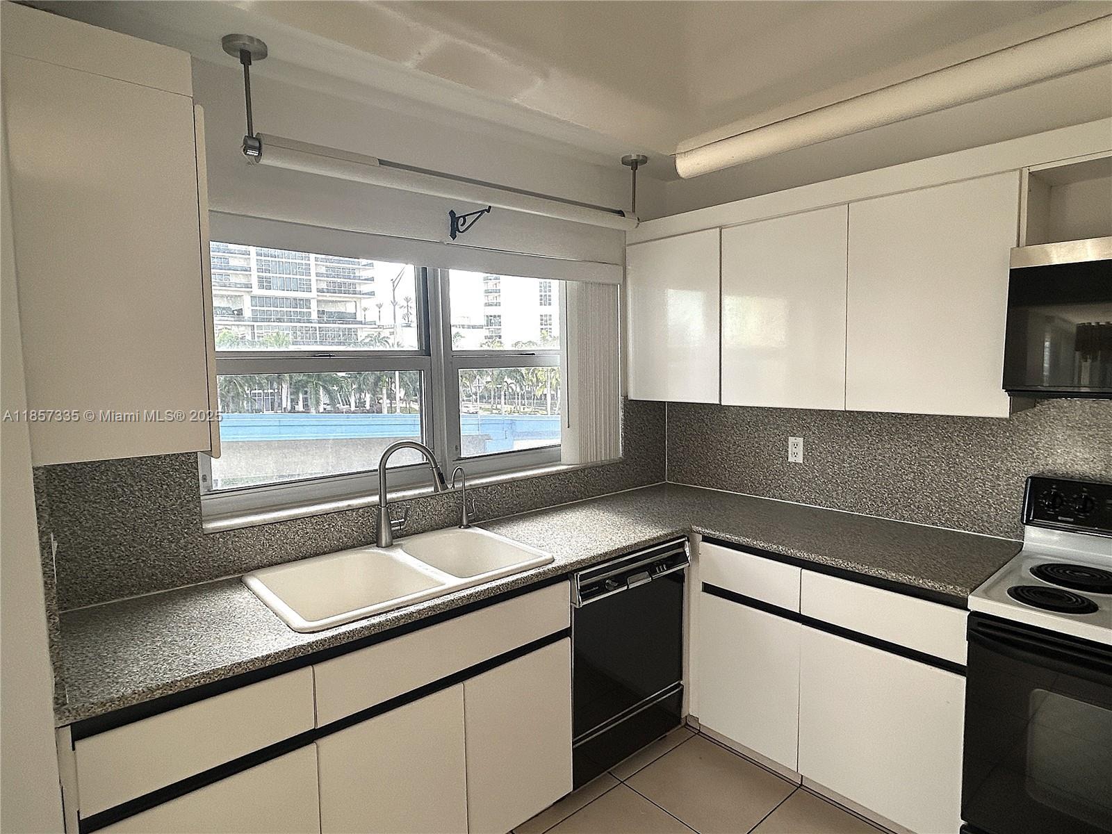 IMPERIAL TOWERS APTS COND - Residential Lease