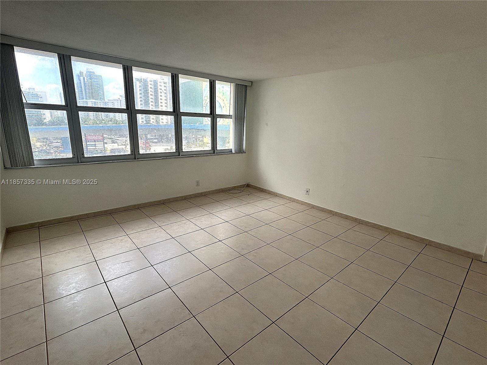 IMPERIAL TOWERS APTS COND - Residential Lease