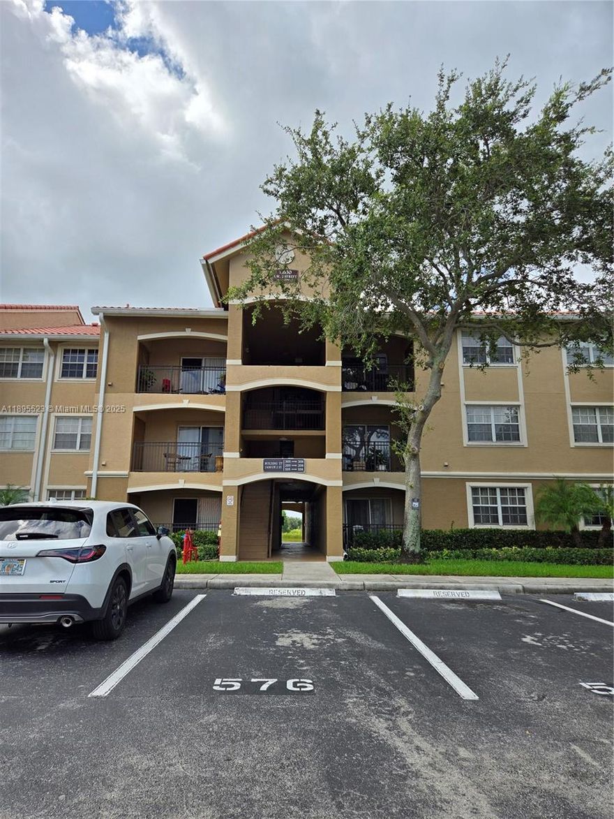 ONLY FIRST MONTH AND ONE SECURITY DEPOSIT. Beautiful and spacious 1-bedroom and 1- bath. This home features an open kitchen with a convenient breakfast bar, laminate wood flooring throughout, and a large private terrace perfect for relaxing. The bedroom includes a generous closet space, and the unit is equipped with a Washer & Dryer. Enjoy the unbeatable location, just walking distance to Pembroke Lakes Mall, top-rated restaurants, and a variety of shopping centers. Don’t miss out on this fantastic opportunity to live in one of the most desirable areas in Pembroke Pines! Association request min credit score