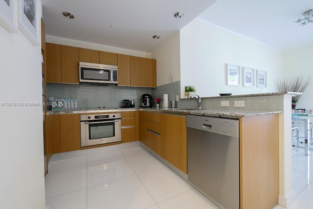 1050 Brickell Ave 3206