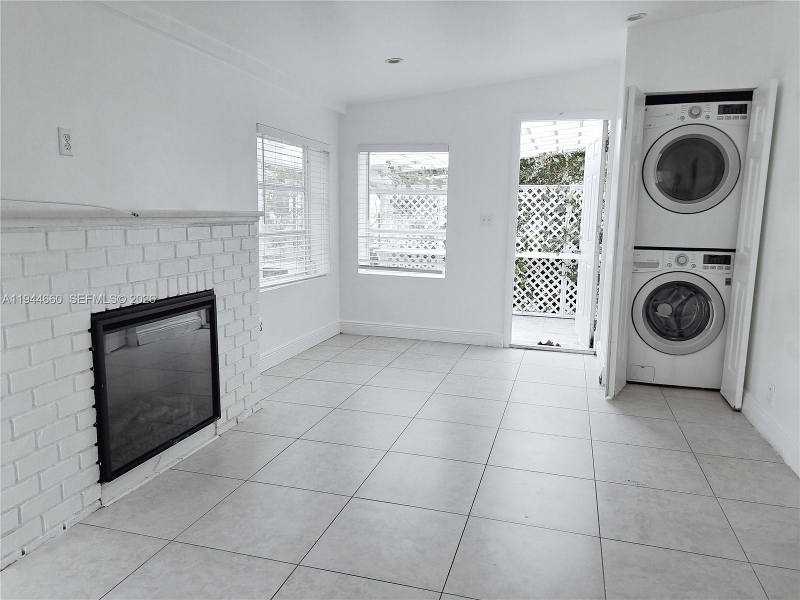 PARKERS SHORES - Residential