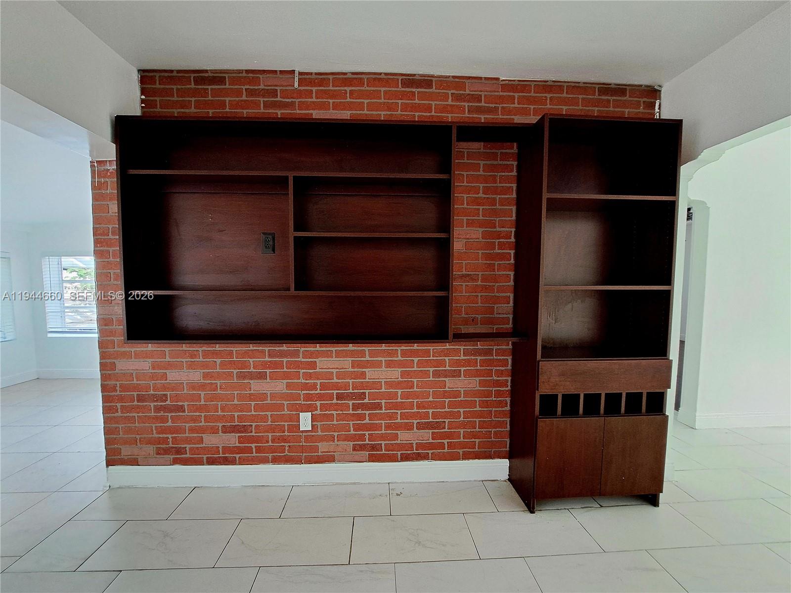 PARKERS SHORES - Residential