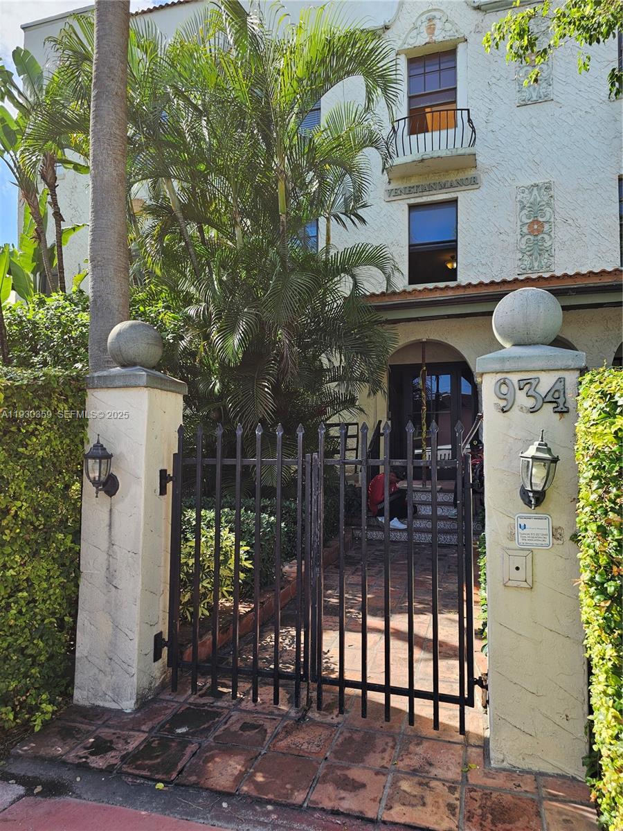 934 Michigan Ave 302