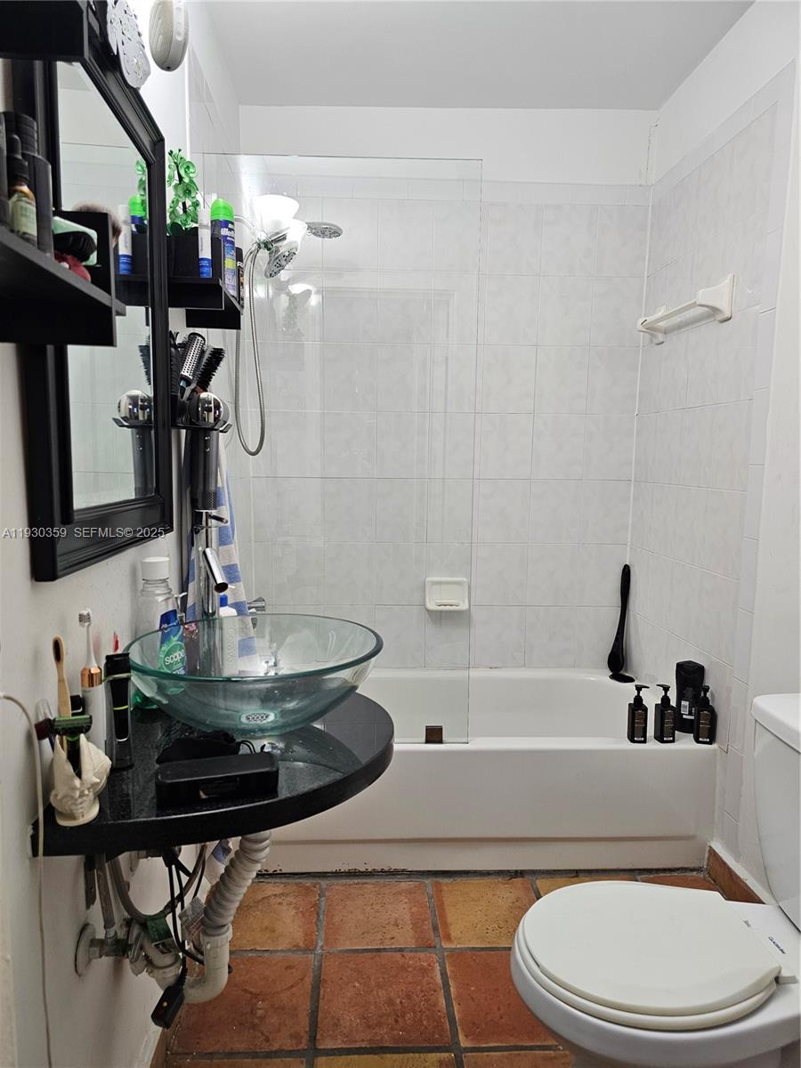 934 Michigan Ave 302