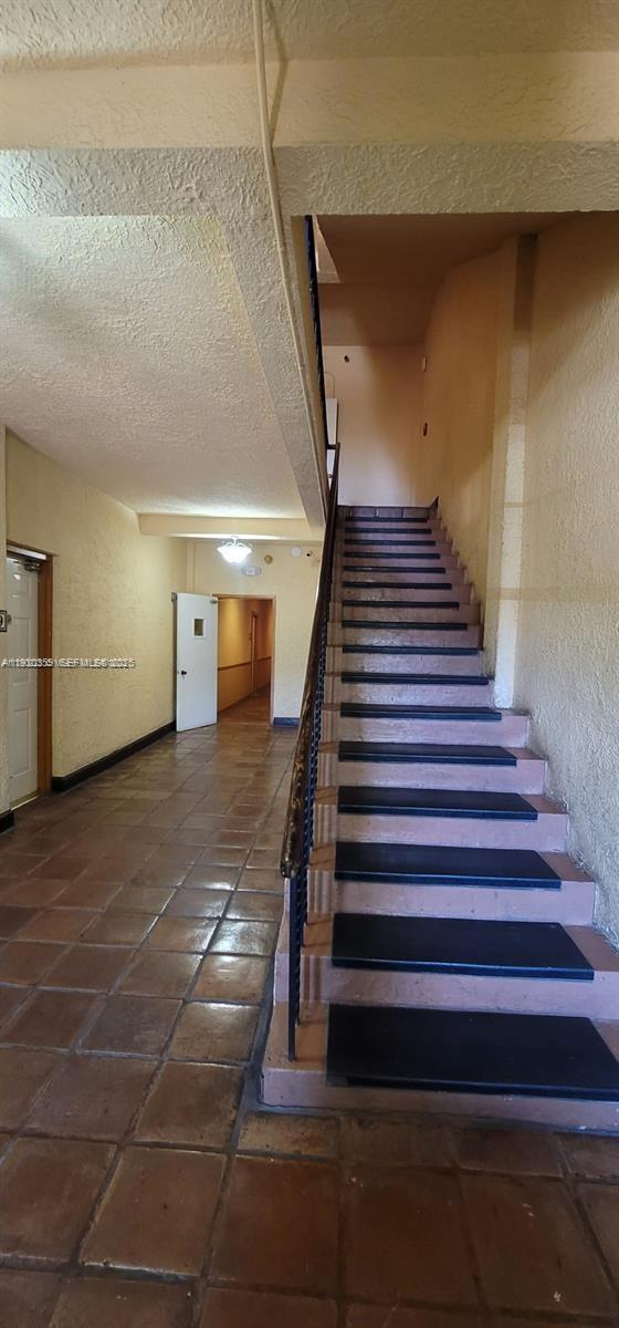 View photos, virtual tours, details... 934 Michigan Ave 302