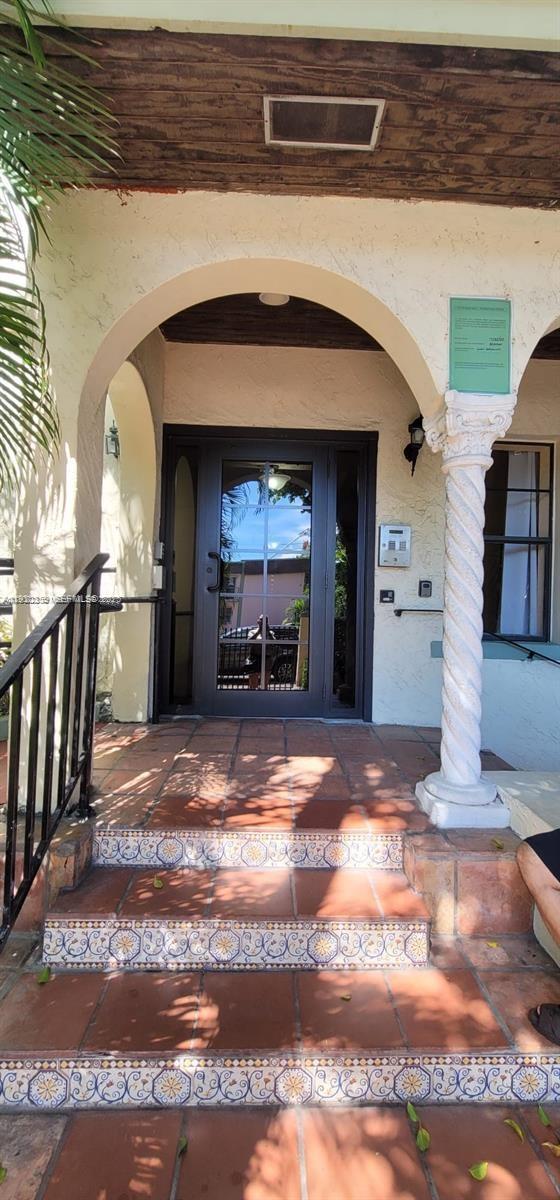 View photos, virtual tours, details... 934 Michigan Ave 302