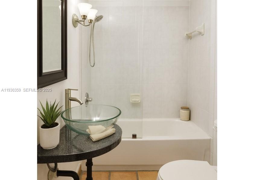 VENETIAN MANOR CONDO - Residential