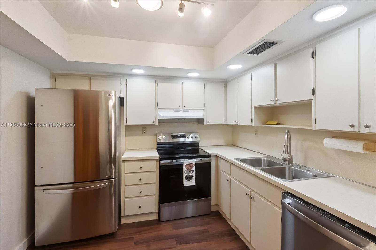 SUMMERSET CONDO PH I - Residential