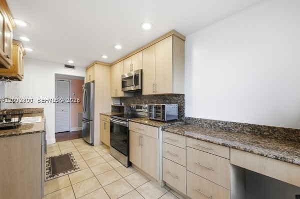 3800 Hillcrest Dr 523