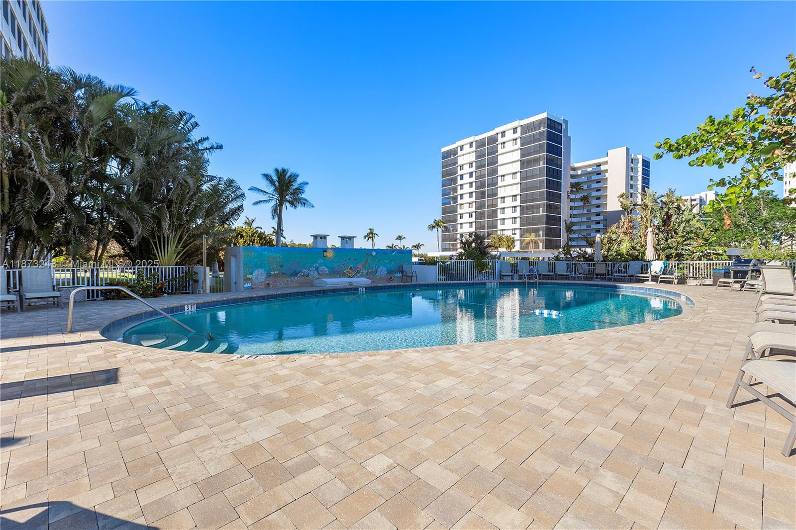 VANDERBILT TOWERS UNIT 3 - Residential