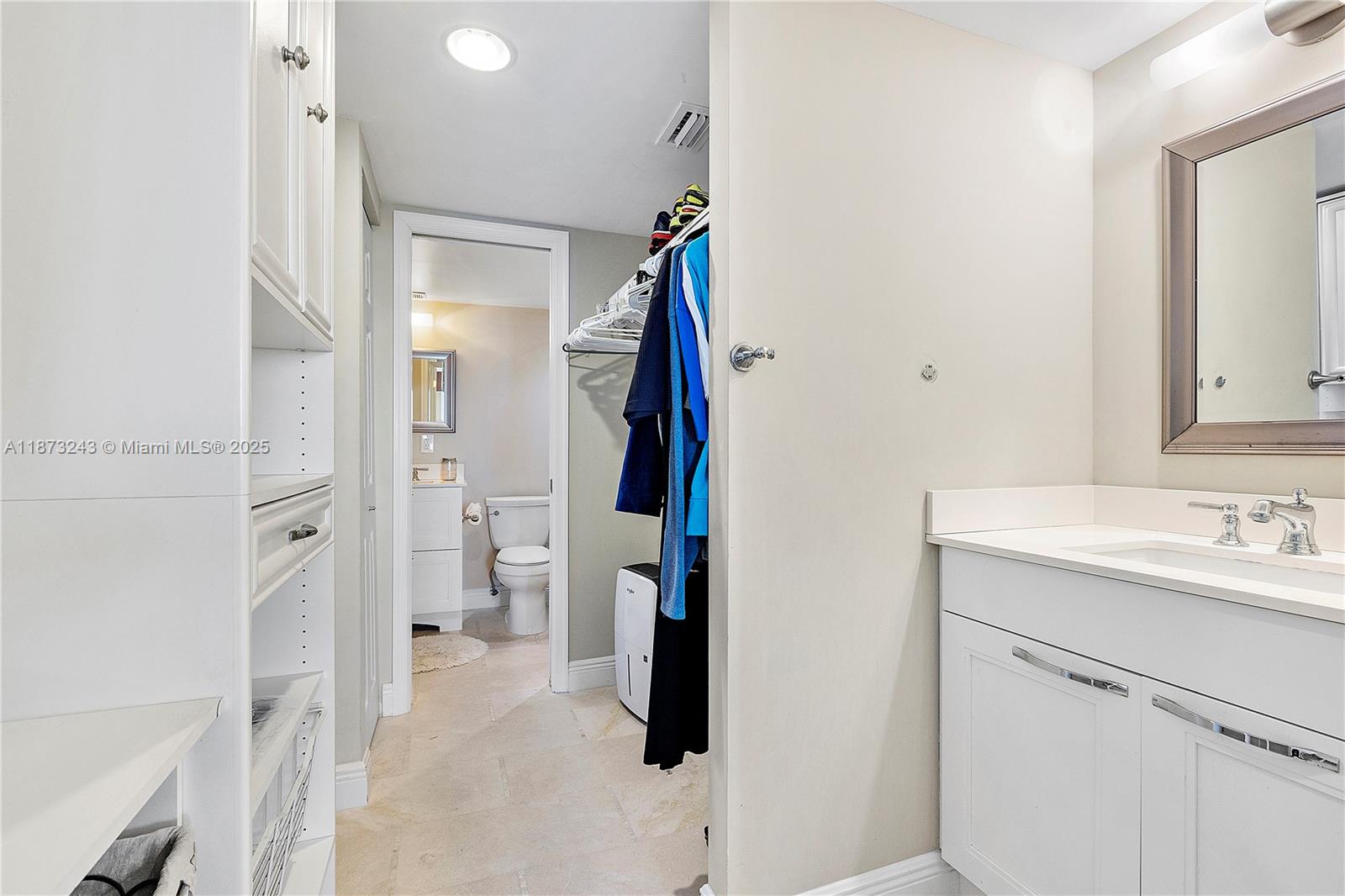 VANDERBILT TOWERS UNIT 3 - Residential