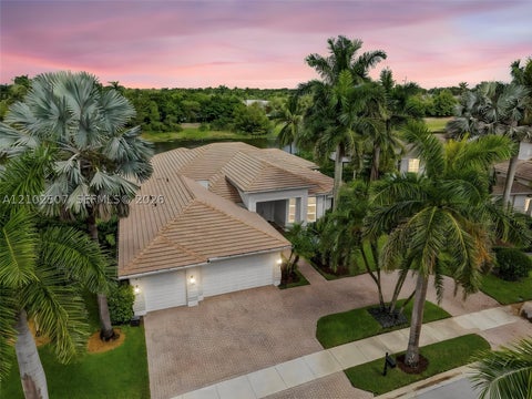 Photo of 1378 Victoria Isle Dr, Weston, FL 33327 (MLS # A12102507)