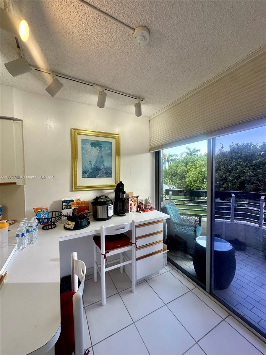MYSTIC POINTE CONDO NO TH - Residential